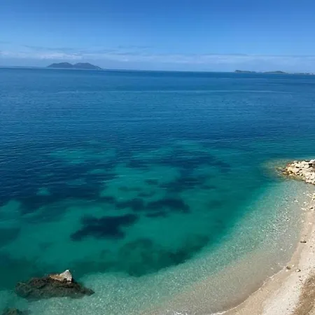 The Perfect Seaview Escape فلورا