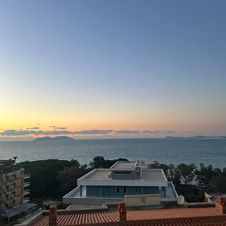 Апартаменты The Perfect Seaview Escape *